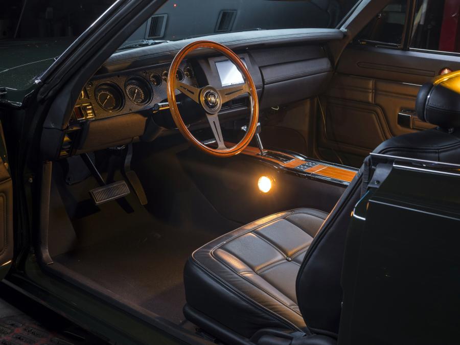 Интерьер Dodge Charger Defector by Ringbrothers 2017 года  (фото 11 из 15)